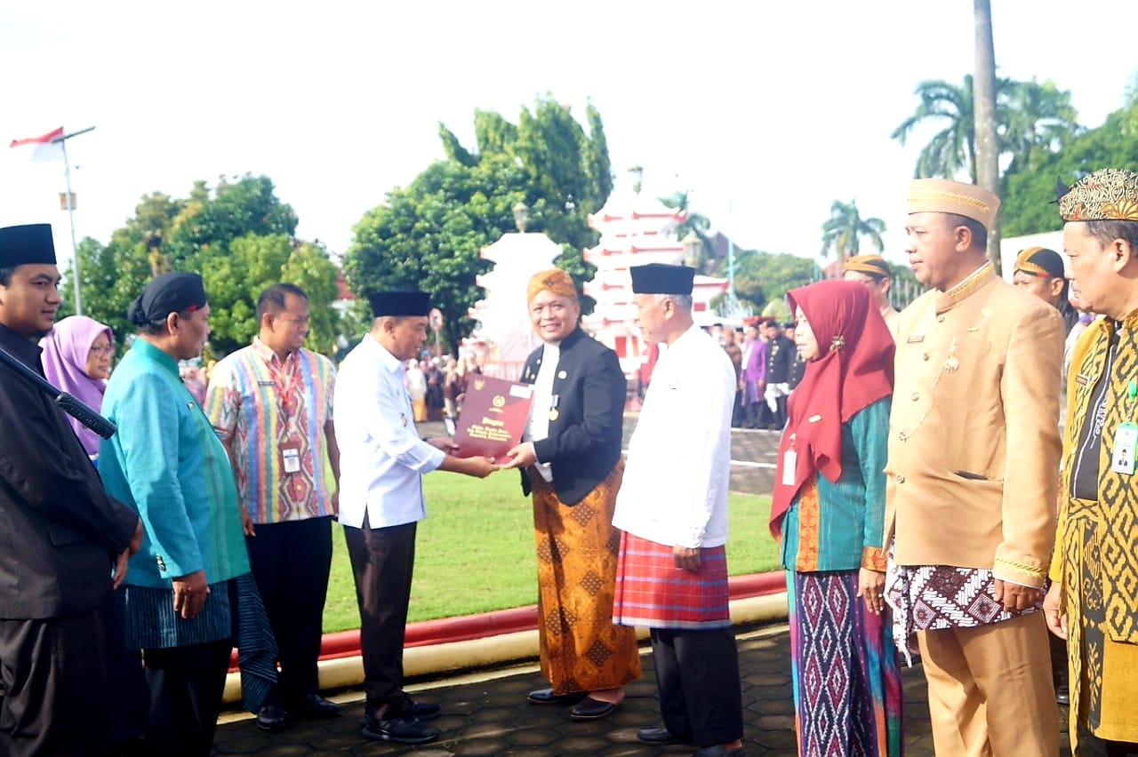 Drs. H. Ah Rif an, M. Ag. atas penghargaan "Satyalancana Karya Satya" 30 Tahun